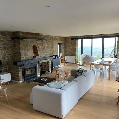 Gasthof View, Jacuzzi & Pool Table Dinant